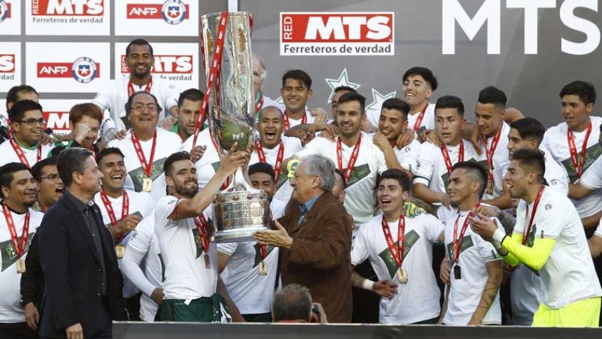 [VIDEO] El desatado festejo de Santiago Wanderers al levantar el trofeo de Copa Chile