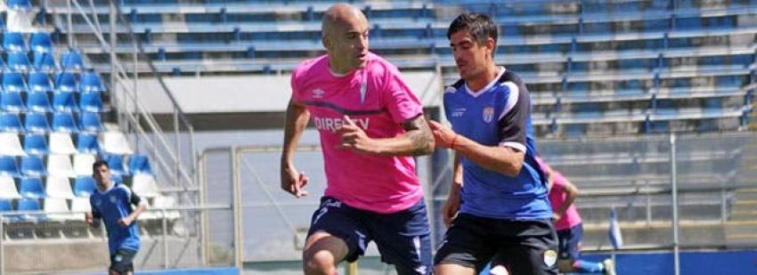 La UC golea a Magallanes y Unión Española vence a La Calera en amistosos de entrenamiento