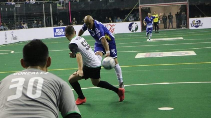 [VIDEO] El show de “Chupete” Suazo en su regreso al fútbol en México