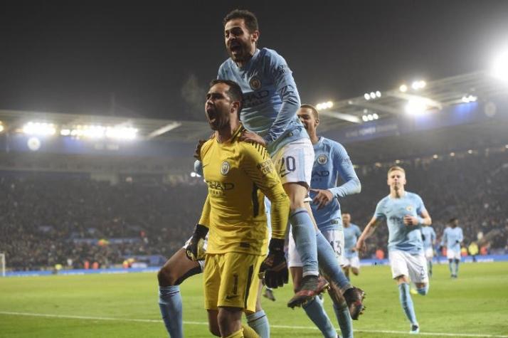 [VIDEO] El frío festejo de Bravo con Guardiola que abre dudas sobre su relación