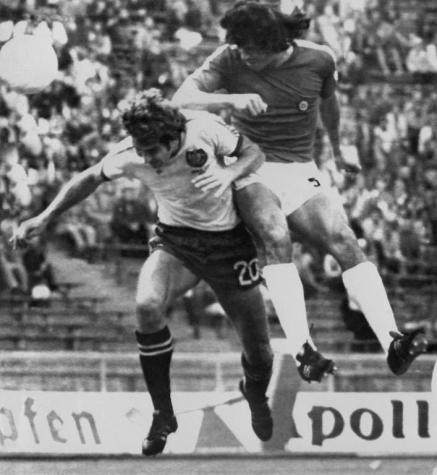 Elías Figueroa es el elegido el mejor futbolista chileno de la historia