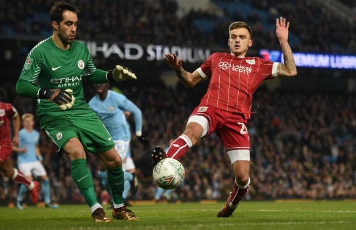 El City de Claudio Bravo vence en la agonía al modesto Bristol por la Copa de la Liga