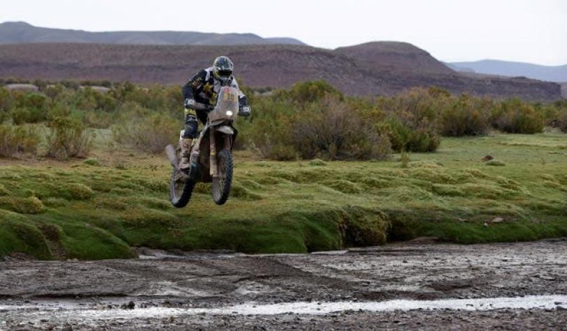 Quintanilla sufre caída en la octava etapa y pierde terreno en el Rally Dakar