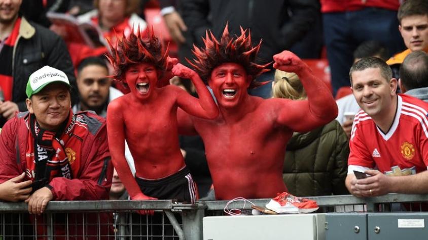 [VIDEO] Hinchas de Manchester United esperan a Alexis con los brazos abiertos