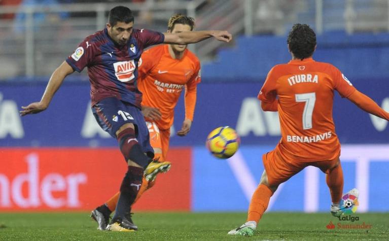 Málaga consigue un empate en Eibar en duelo con presencia chilena