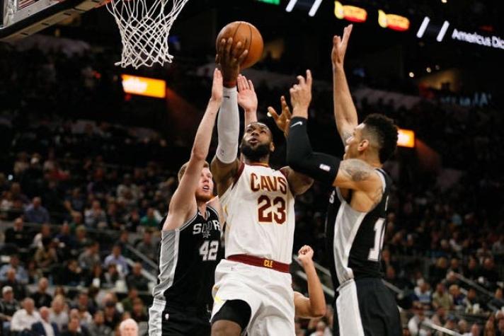 LeBron James alcanza los 30 mil puntos en su carrera en la NBA