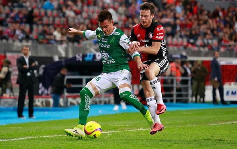 [VIDEO] De dulce y agraz: Ángelo Henríquez marca su primer gol en México pero es expulsado