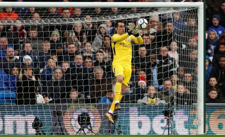 Claudio Bravo sigue triunfando con el City y pasa a octavos de la FA Cup