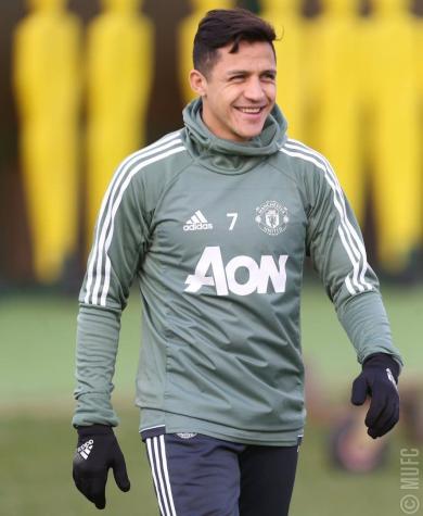 [VIDEO] El entrenamiento de Alexis en el Manchester United en medio del frío y risas