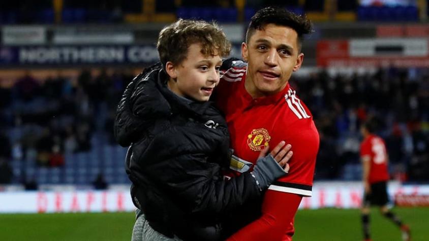 Alexis Sánchez tras afectuoso gesto con hincha: “La felicidad de un niño me hace muy feliz”