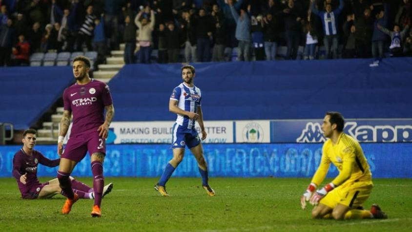 Bravo sufre por su defensa en sorpresiva eliminación de Manchester City en Copa FA
