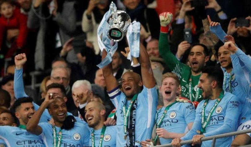 Bravo gana su primer título en Inglaterra tras conquistar la Copa de la Liga junto al City