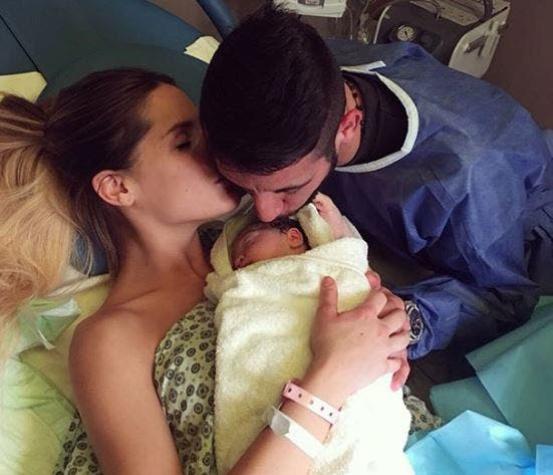 Luego de 12 horas de trabajo de parto: Gala Caldirola y Mauricio Isla reciben a su hija Luz Elif