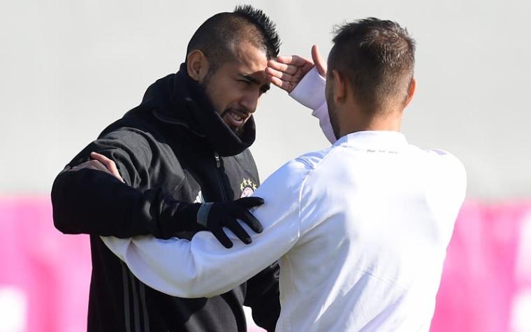 Vidal sufre por el frío: “Menos mal uno en los entrenamientos se puede abrigar mucho”
