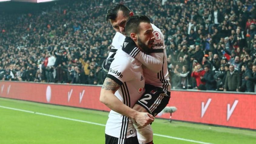 Gary Medel participa en sufrido empate del Besiktas ante Fenerbahce de Isla