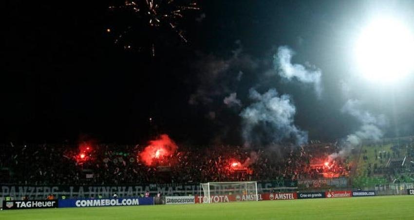 Conmebol impone multa y advertencia a Santiago Wanderers por uso de elementos pirotécnicos