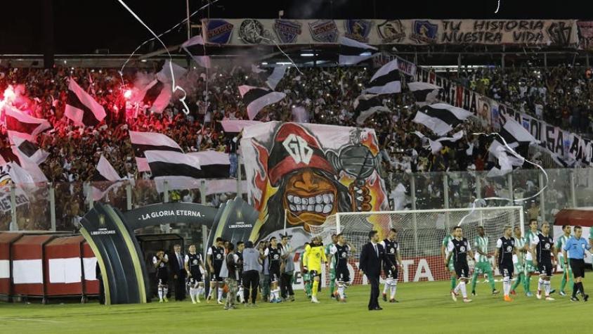 Conmebol abre un expediente contra Colo Colo por uso de bengalas y atraso