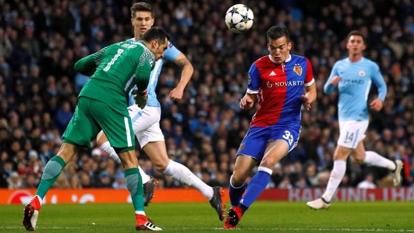 La lujosa jugada por la que Claudio Bravo se ganó una ovación en Champions League