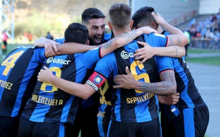 Huachipato vence a Everton en Talcahuano y se mantiene en la parte alta