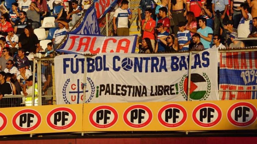 “Fútbol contra balas”: ANFP castiga a la UC por lienzo de hinchas en apoyo a Palestina