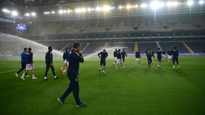[VIDEO] Besiktas de Medel no se presenta ante Fenerbahçe en protesta por la violencia