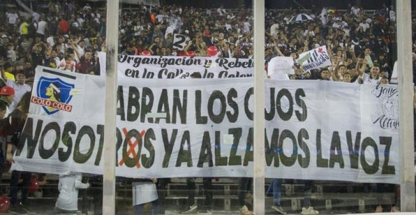 Hinchas se manifestaron contra el machismo en el partido de Colo Colo