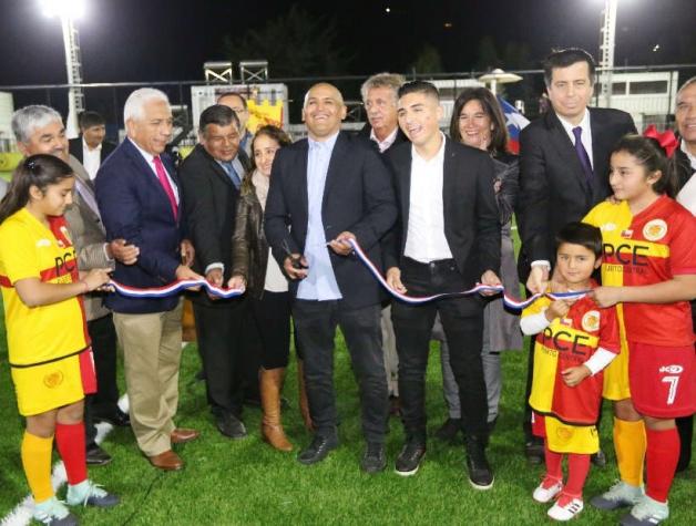 [VIDEO] Humberto Suazo inaugura estadio en San Antonio: "Es sólo una vuelta de mano"