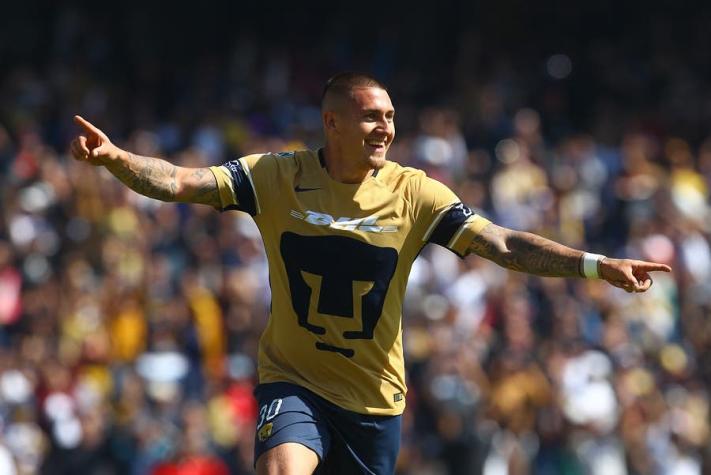 Nicolás Castillo viajó a Portugal para cerrar el fichaje con el Benfica