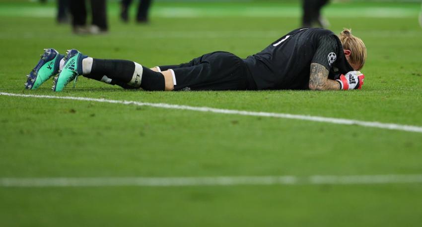 [VIDEO] Hincha del Manchester United se burla de Loris Karius con irrespetuoso tatuaje