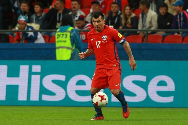 [VIDEO] Gary Medel lidera tradicional "bautizo" a los nuevos jugadores de La Roja