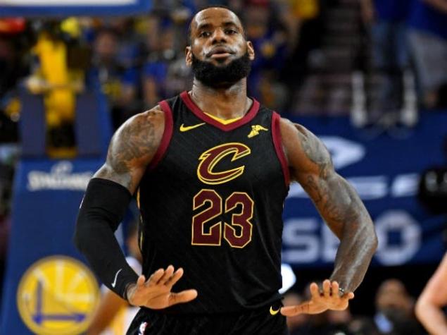 [VIDEO] El increíble error de J.R. Smith que le costó derrota a los Cavs y la reacción de LeBron