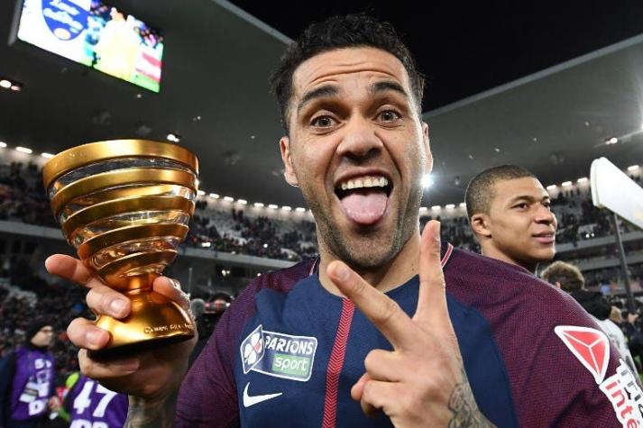 Ahora es cantante: Dani Alves sorprende con canción en conjunto a ex portero del Barcelona