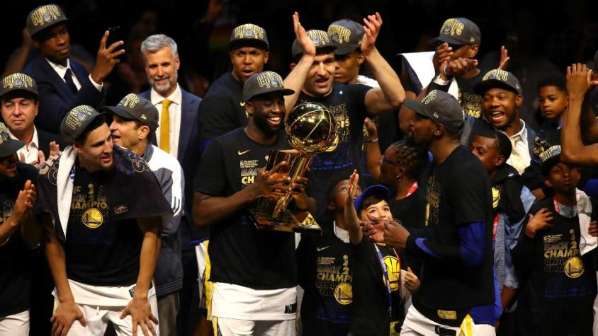 [VIDEO] Warriors vencen a Cavaliers para ser campeones de NBA por tercera vez en 4 años