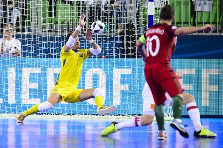 [VIDEO] Papelón: el ridículo autogol que sufrió el Barcelona en las finales de la liga de futsal