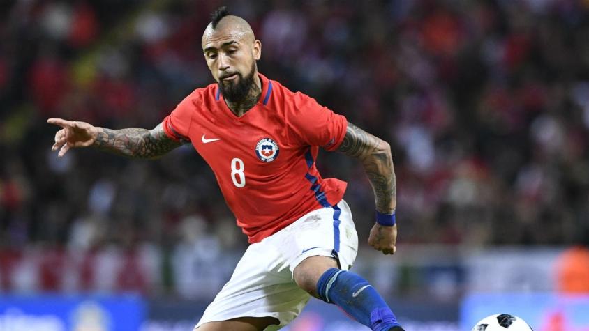 [VIDEO] Hinchas argentinos en Rusia se burlan de Arturo Vidal con un muñeco