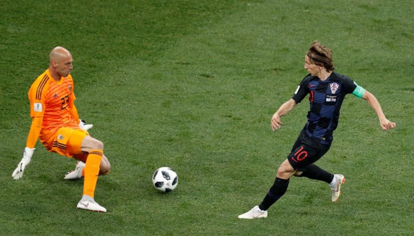 [VIDEO] ¡Para qué te traje! El increíble error de Caballero que le da la ventaja a Croacia