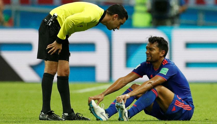 [VIDEO] Problemas para Colombia: Abel Aguilar se retira por lesión en el primer tiempo