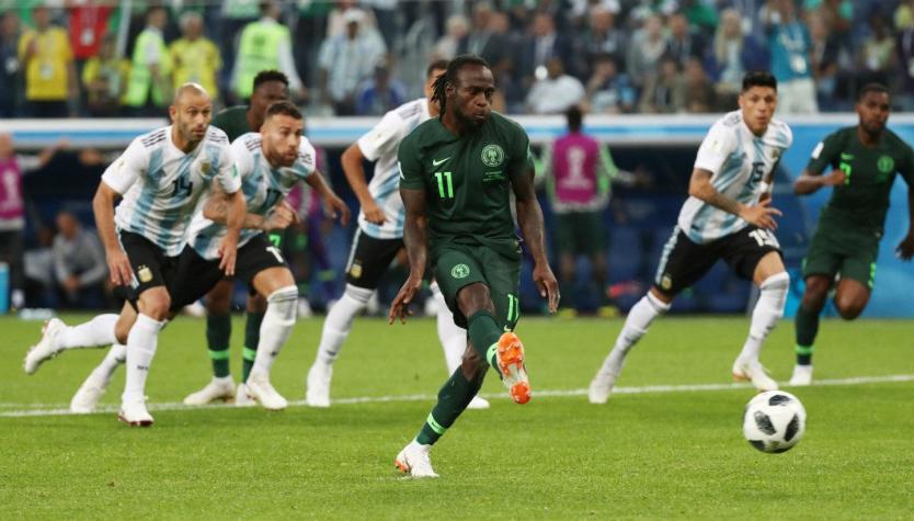 [VIDEO] Victor Moses empata el partido frente a Argentina con un penal