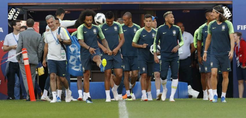 [FOTOS] Brasil recibe especial visita antes de decisivo duelo frente a Serbia