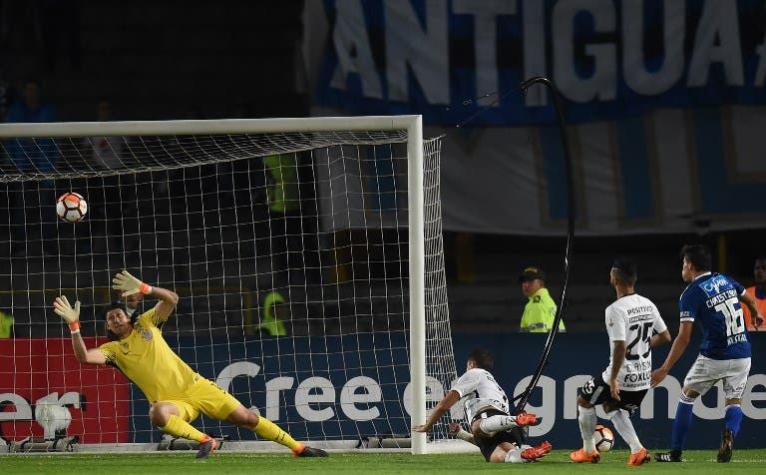 [VIDEO] La brillante doble atajada de portero del Corinthians, rival de Colo Colo en Libertadores
