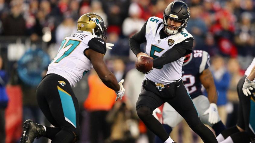 [FOTO] Jugador de la NFL sorprendió vistiendo indumentaria de Colo Colo