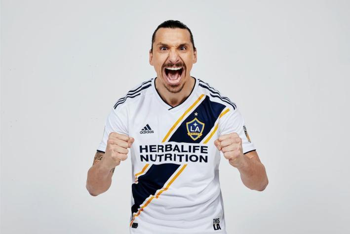 [VIDEO] ¿Qué harías si te suena el teléfono y es Zlatan Ibrahimovic?