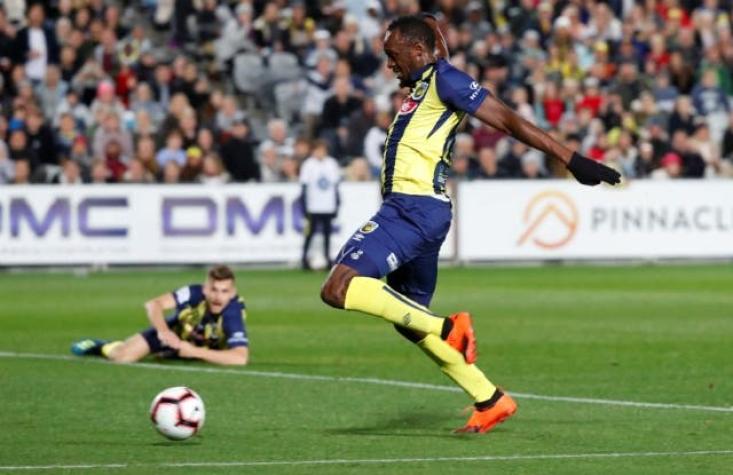 [VIDEO] No fue un "Rayo": El gol que Usain Bolt se perdió en su debut como futbolista por "lento"