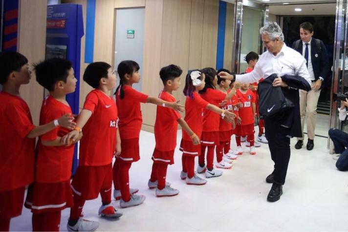 [FOTOS] Así fue el recibimiento de la Selección Chilena en el estadio de Suwon