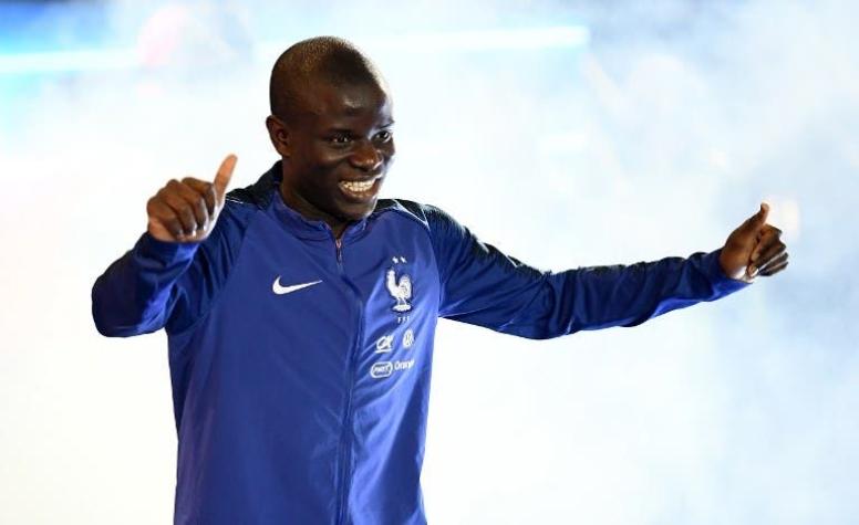[VIDEO] Humildad ante todo: Kanté cenó y jugó FIFA tras ser invitado a casa de desconocidos