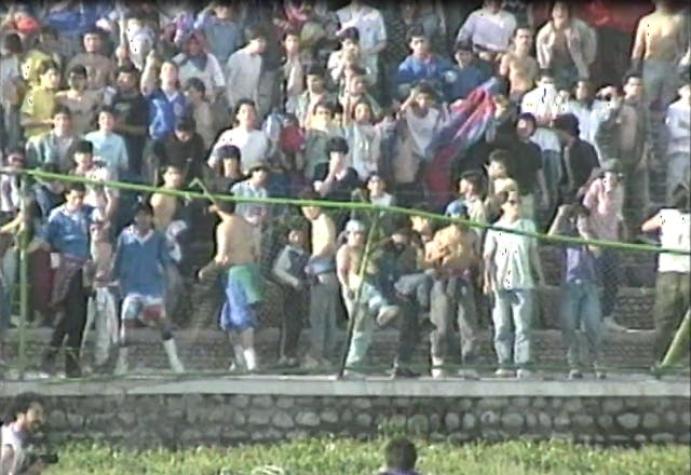 [VIDEO] Hace 28 años: El violento último paso de la barra de la U por La Cisterna