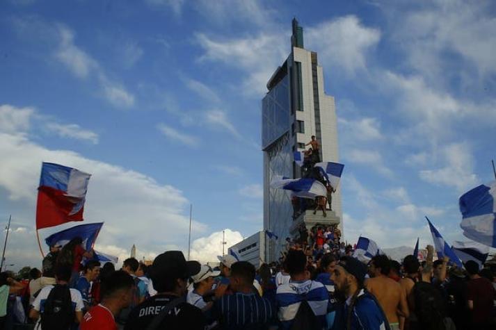 [FOTOS] Fiesta cruzada: Hinchas de Universidad Católica festejaron en Plaza Italia