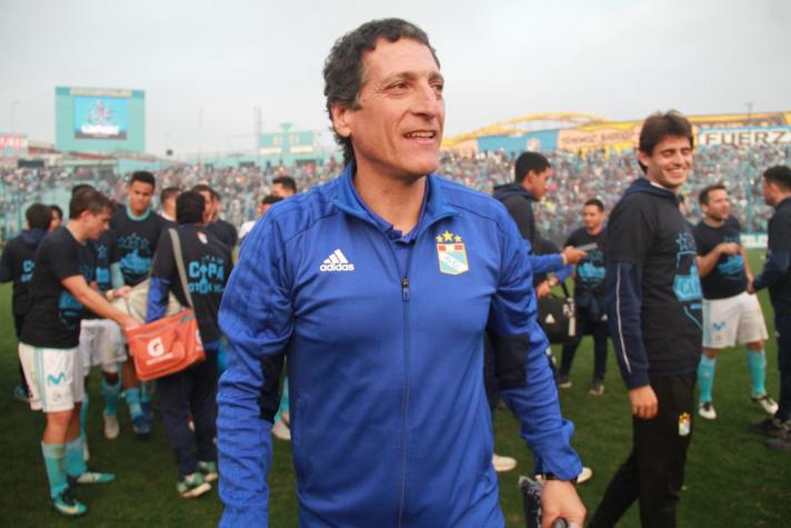 Blanco y Negro prepara el arribo de Mario Salas a la banca de Colo Colo