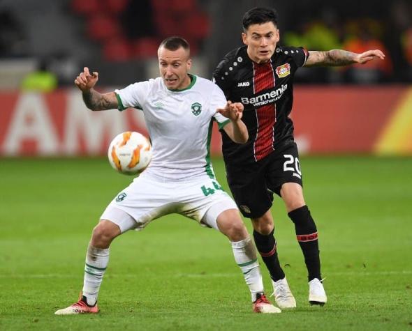 [VIDEO] Charles Aránguiz dio dos asistencias y fue figura en la victoria del Bayer Leverkusen