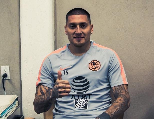 [VIDEO] El multitudinario recibimiento de los hinchas a Nicolás Castillo tras su llegada al América